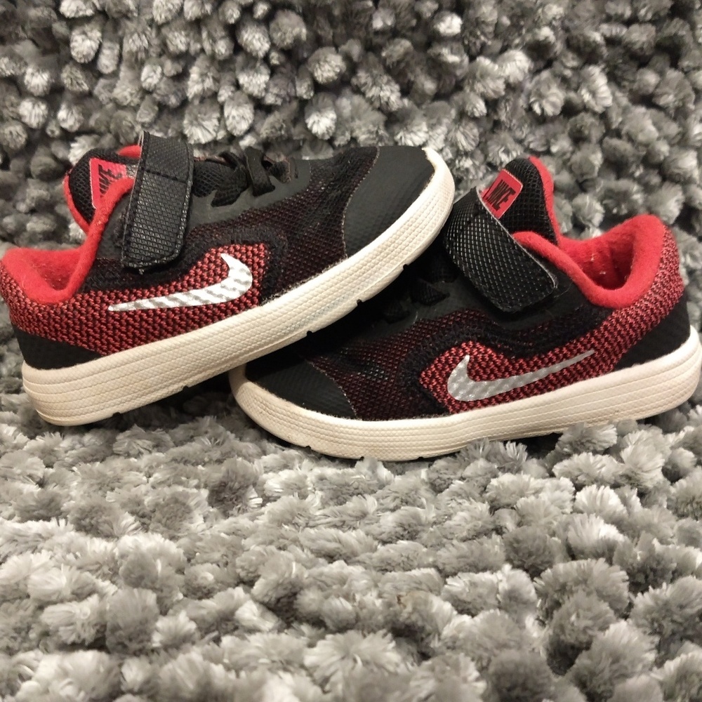 Nike little boy shoes